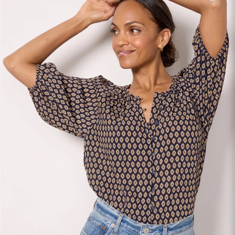 Like new, worn once. Sanctuary blouse. Size M